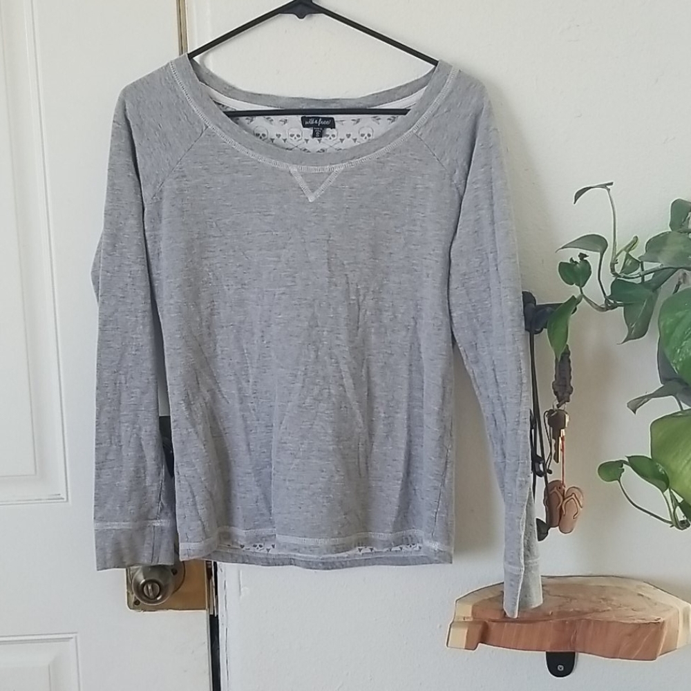 Gray long sleeves skull sweatshirt top